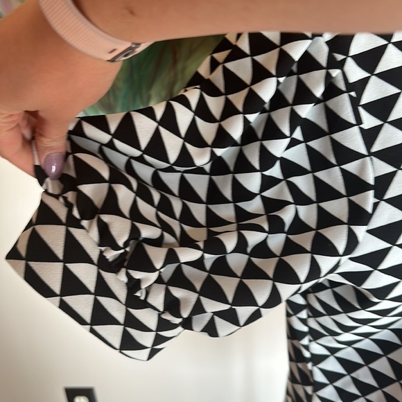 ๐2xHost Pick๐ Worthington Geometric Blouse - Picture 3 of 7
